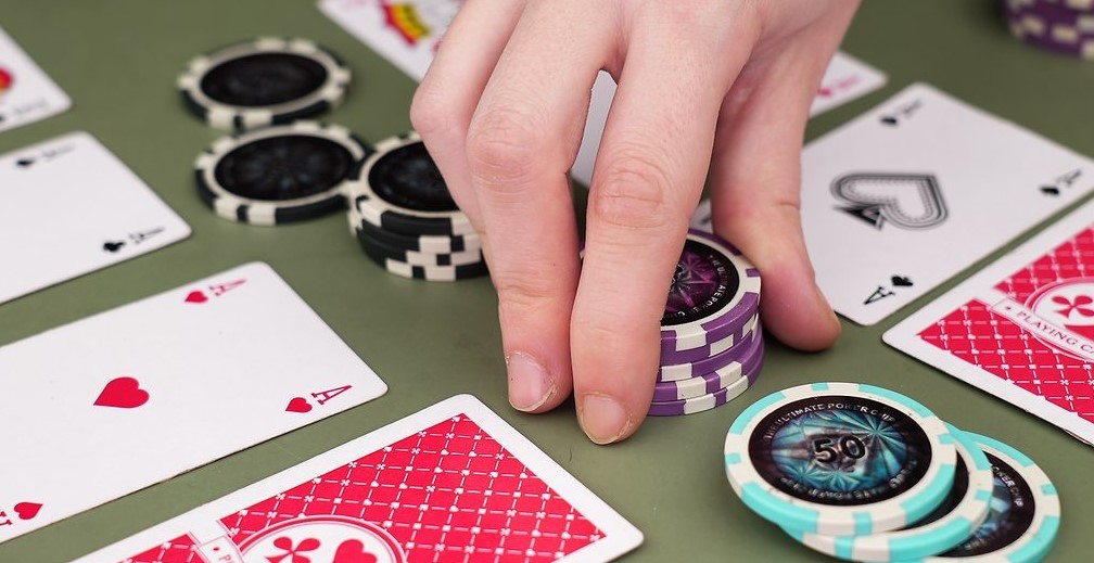 Hướng dẫn chi tiết cách chơi Poker cho người mới bắt đầu