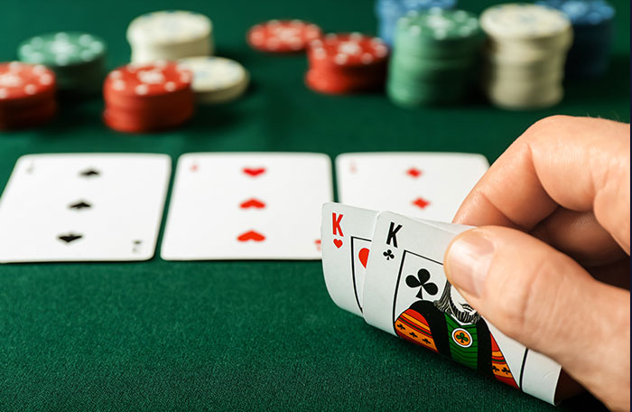 Hướng dẫn chi tiết cách chơi Poker cho người mới bắt đầu